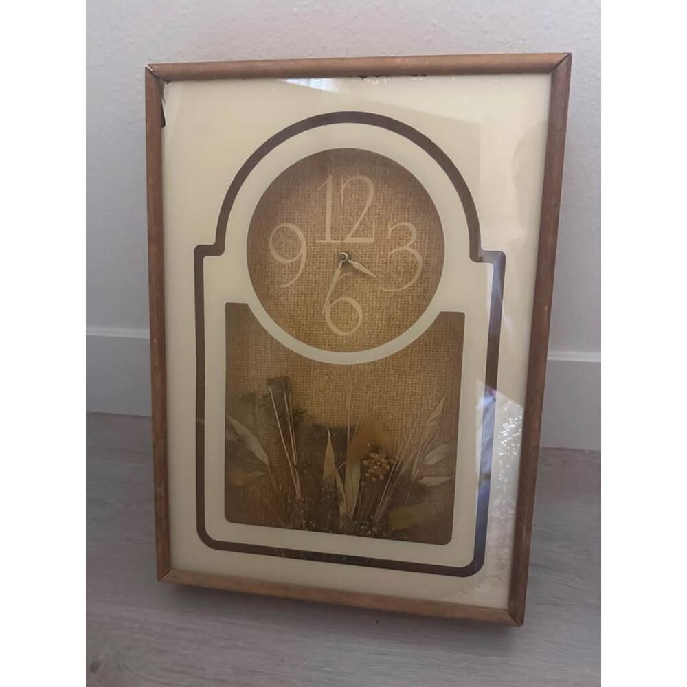 Vintage Mid Century 70s Elgin Burlap Wheat Boho Framed Glass 3D Wall Clock